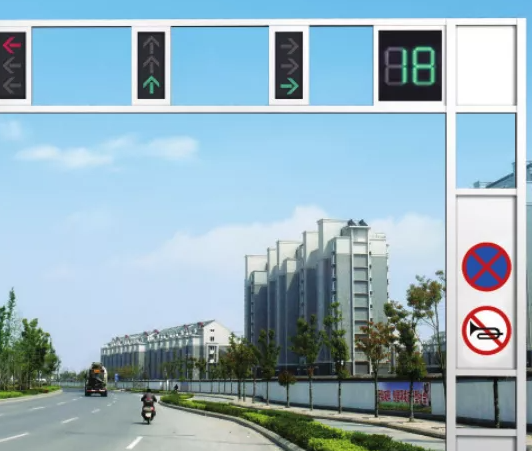 道路交（jiāo）通信（xìn）號（hào）燈杆位置